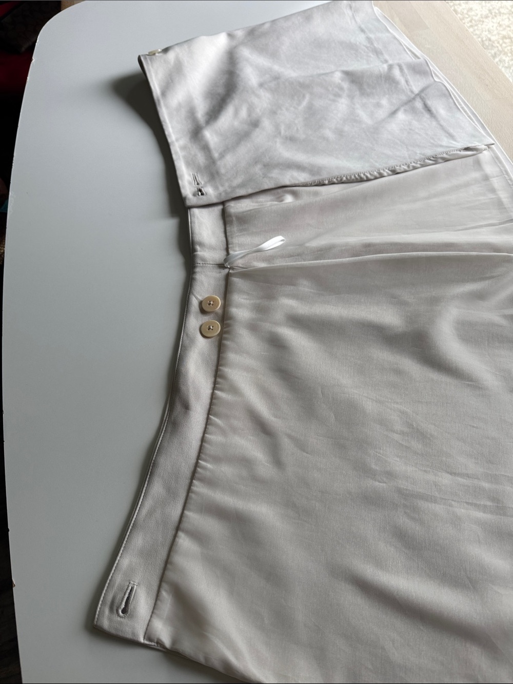 Aritzia Babaton Madden Wrap Skirt in Bone Off White Size 8 Preppy Academia EUC - Picture 6 of 12